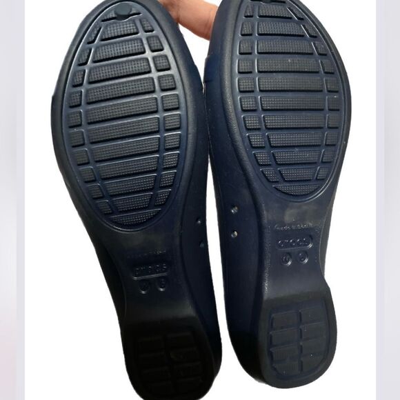 Crocs Women's Gianna Gold Disc Ballet Flats size 6 - Picture 3 of 6